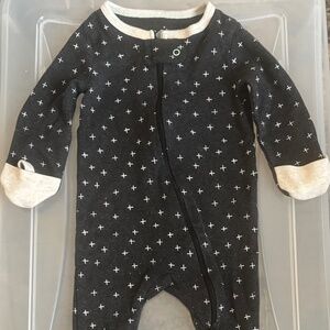 Baby onsie (0-3 mos)
